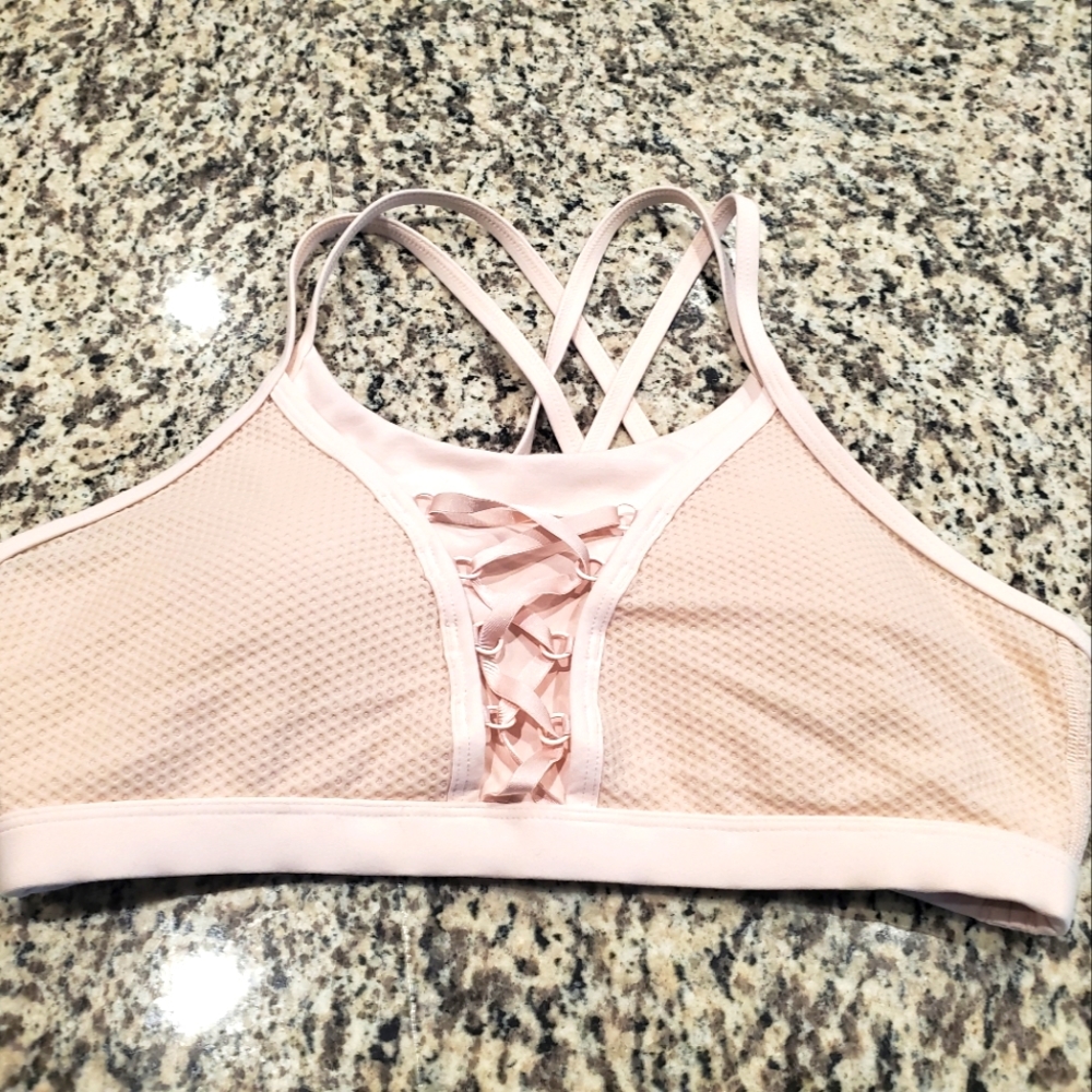 Is Lorna Jane pink sports bra size medium